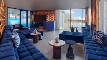 4 間酒吧/酒廊、池畔酒吧