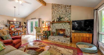 Pet-Friendly Retreat w/ Mtn Views in Sylva!