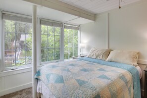 5 bedrooms, travel cot, WiFi, bed sheets - Lake Lure Getaway w/ Docks & Scenic Views! (Lake Lure)
