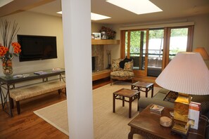 Televisión, chimenea