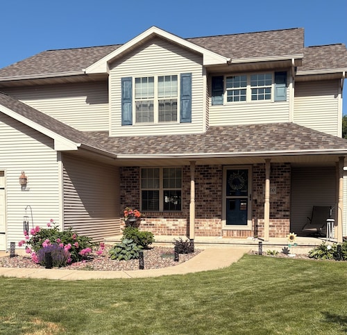 2027 Oshkosh EAA rental — 4.5 miles from the AirVenture