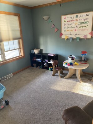 Children’s area - 2026 Oshkosh EAA rental — 4.5 miles from the AirVenture (Oshkosh)