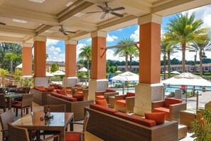 屋外ダイニングエリア