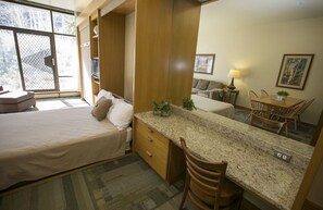 1 bedroom, iron/ironing board, WiFi, bed sheets - Iron Blosam Lodge, Steps to the Mountain! Snowbird Utah. Available 11/29-12/6/25 (Sandy)