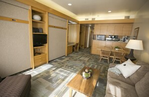 Living area - Iron Blosam Lodge, Steps to the Mountain! Snowbird Utah. Available 11/29-12/6/25 (Sandy)