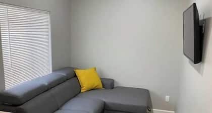 Delightful 1 bedroom modern shipping container!!!