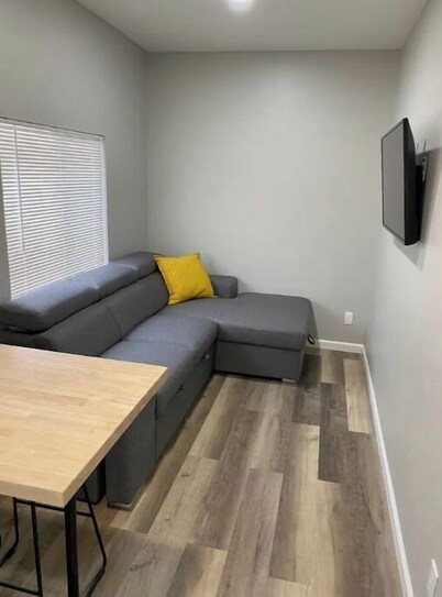 Delightful 1 bedroom modern shipping container!!!