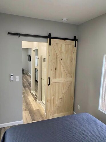 Delightful 1 bedroom modern shipping container!!!