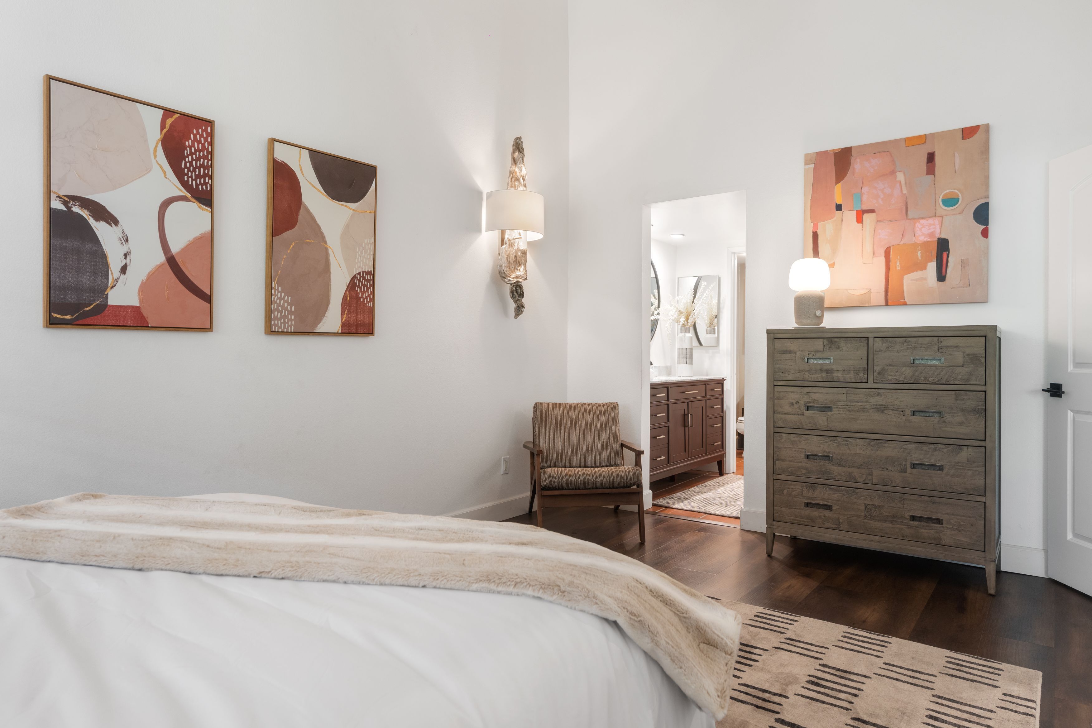 Resort Style 2BR +2BA Suite in Hollywood Hills