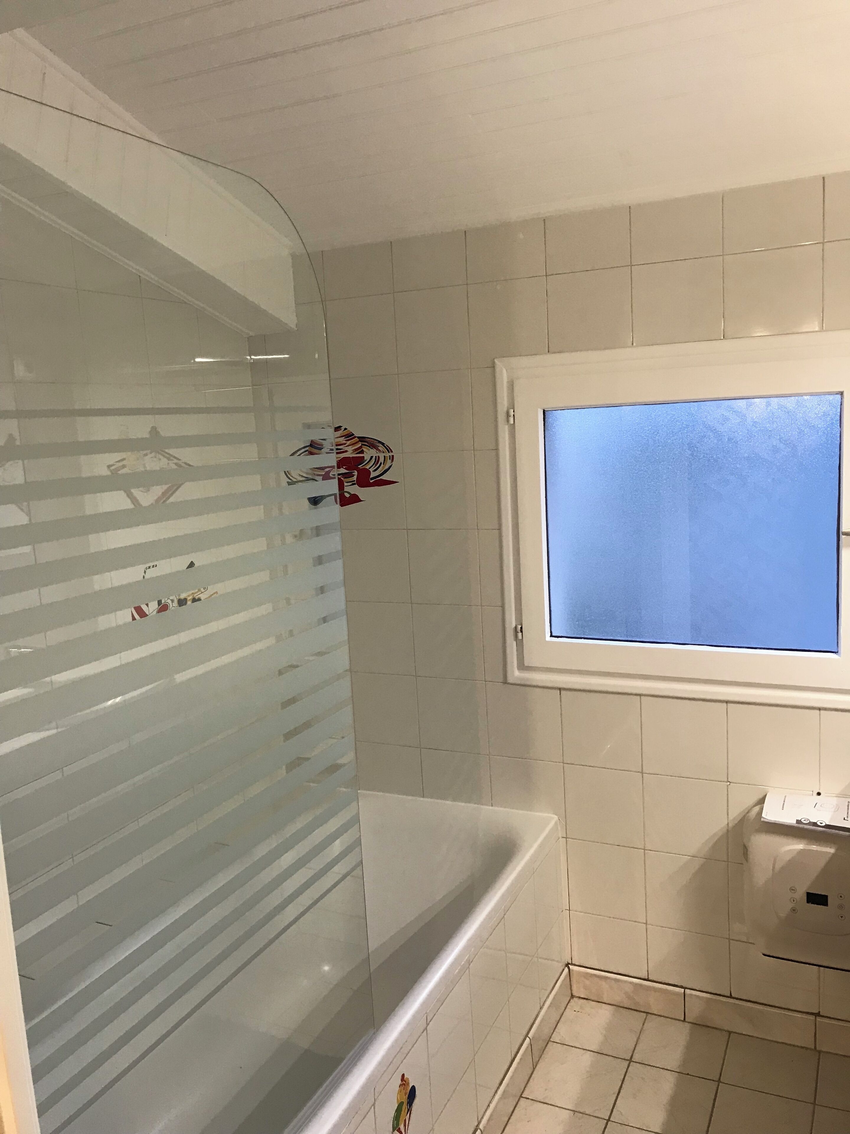 Hårføner, håndklær, såpe og toalettpapir