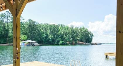Lakefront Escape: The Little Villa on Jackson Lake