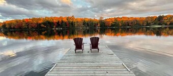 Beautiful Waterfront cottage at Bird Lake, Muskoka, with long water line