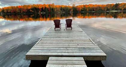 Beautiful Waterfront cottage at Bird Lake, Muskoka, with long water line