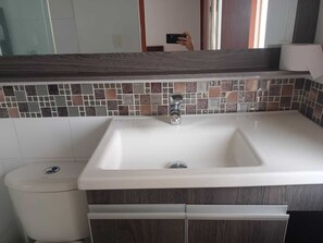 Towels, soap, shampoo, toilet paper