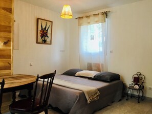 1 bedroom, free WiFi, bed sheets