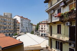 Miscellaneous - GuestHost - Bright studio apartment with balcony and garage included (Milano)