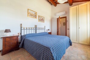 4 bedrooms, WiFi, bed sheets