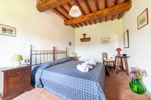 4 bedrooms, WiFi, bed sheets