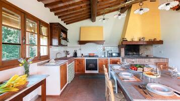 Frigorifero, forno, piano cottura, lavastoviglie