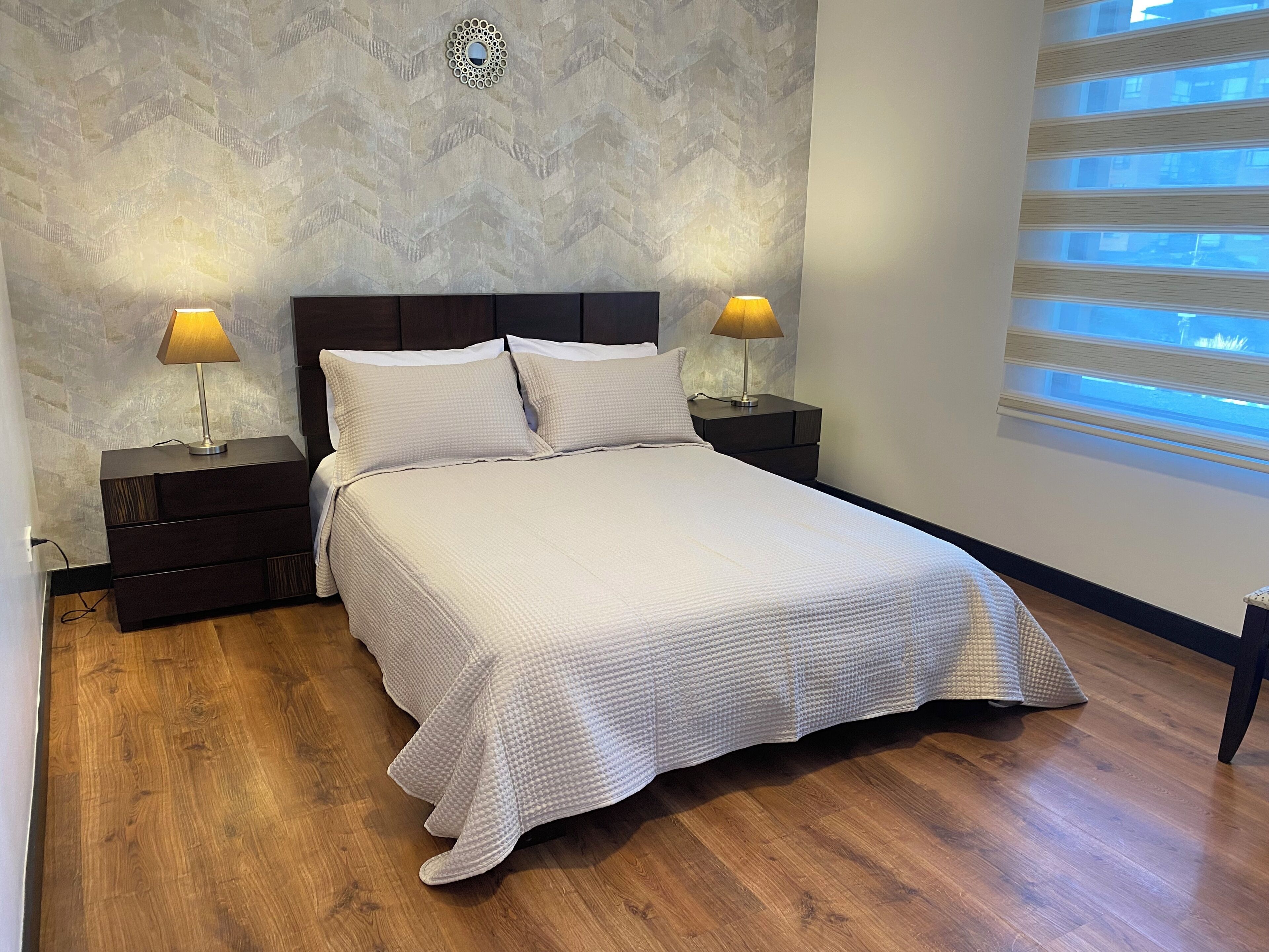 2 habitaciones, tabla de planchar con plancha, wifi y ropa de cama 