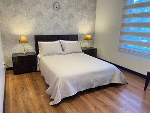 2 habitaciones, tabla de planchar con plancha, wifi y ropa de cama