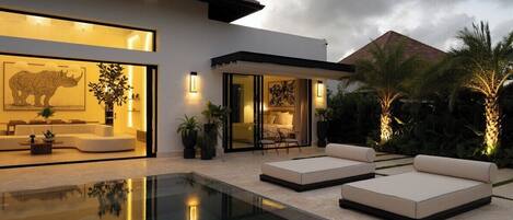 Outdoor pool, a heated pool