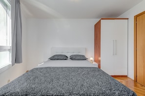 Huoneisto | 1 makuuhuone, silitysrauta/-lauta, ilmainen Wi-Fi, vuodevaatteet