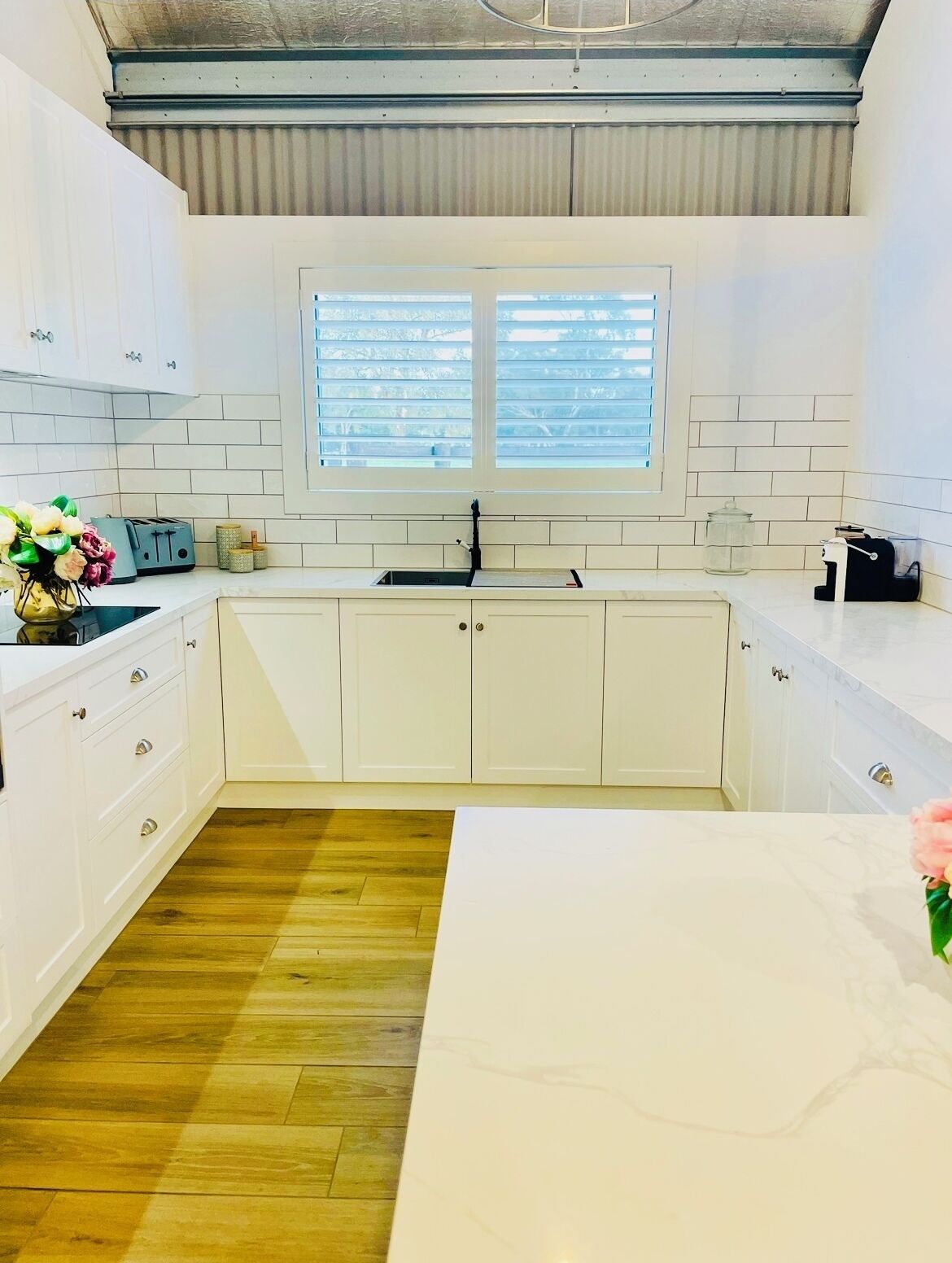 Kylskåp, mikrovågsugn, ugn och spishäll