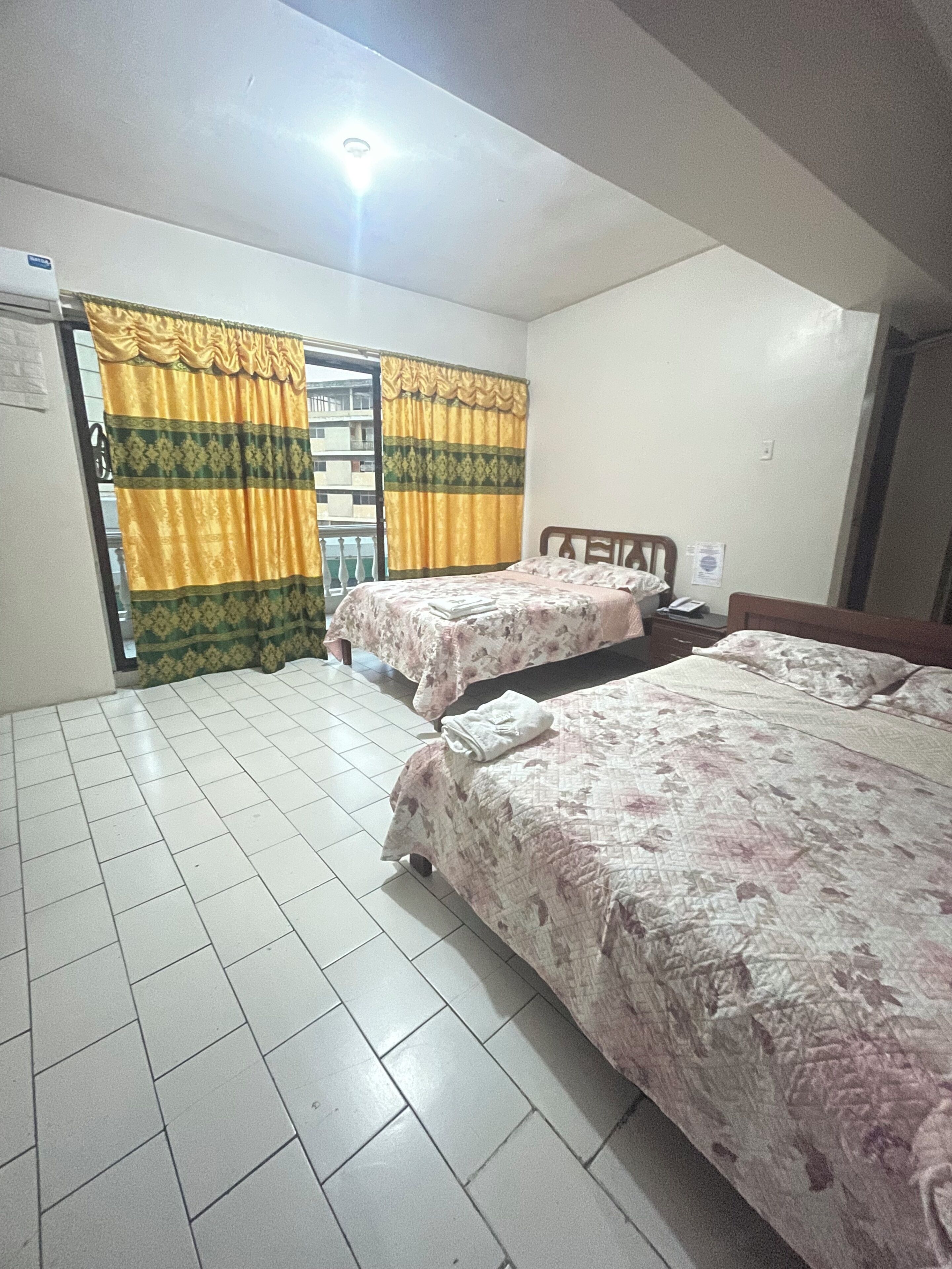 Wifi gratis y ropa de cama 