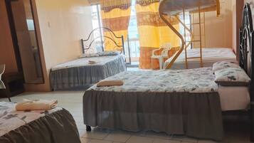 Habitación triple económica | Wifi gratis y ropa de cama