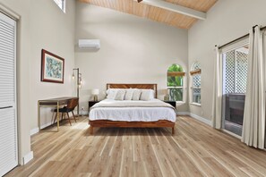 5 habitaciones, tabla de planchar con plancha, cuna de viaje y wifi 