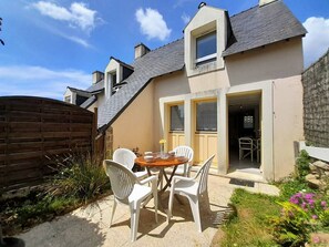 Outdoor dining - La Trinité/Mer - 3-room house - 40m² - Wifi (LA TRINITE SUR MER)