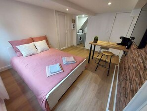 Free WiFi, bed sheets - Très Beau Studio Refait à 5 min du Centre-ville et de la Gare (Beauvais)