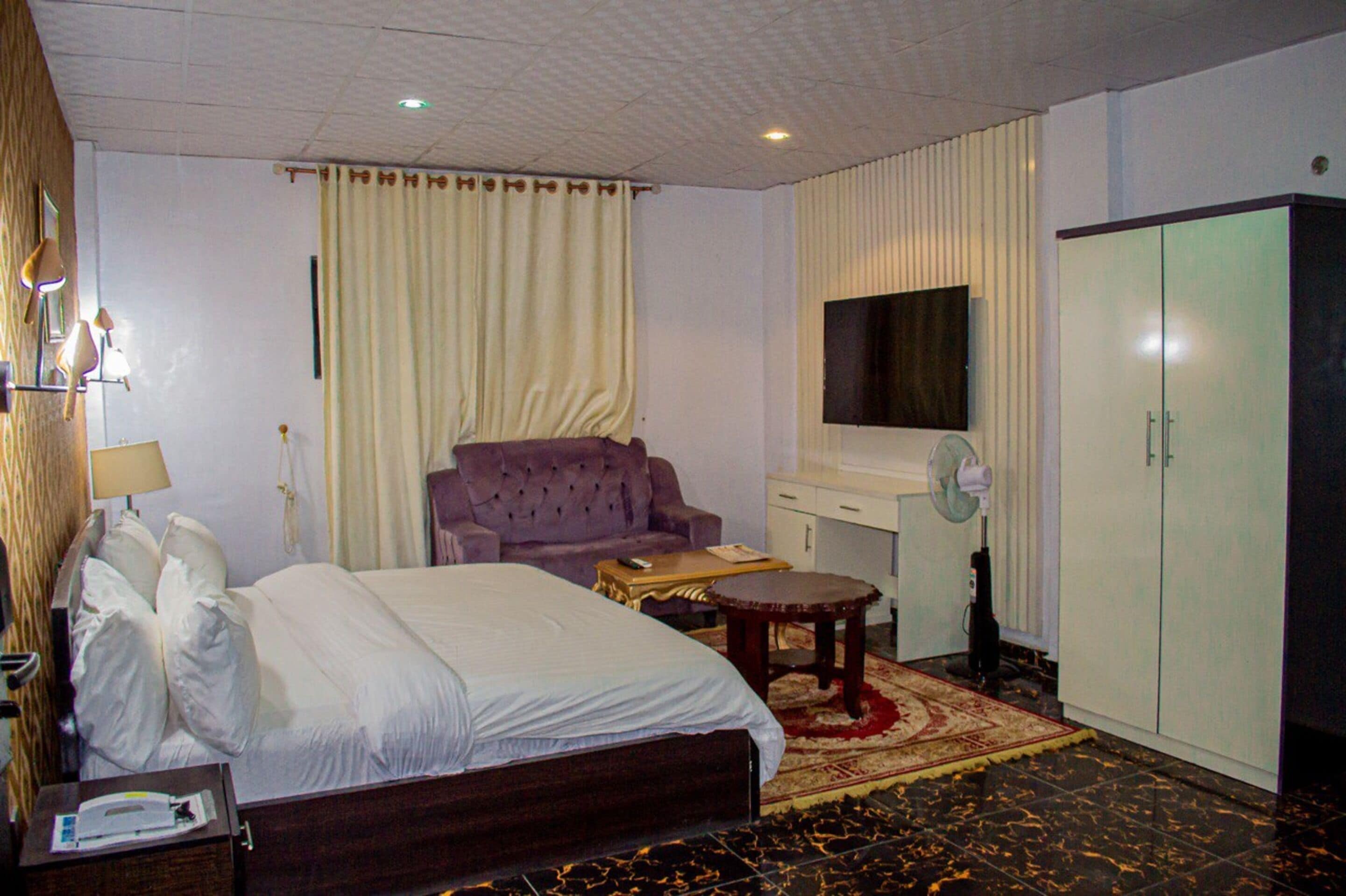 executive room | 1 bedroom, hypo-allergenic bedding, down duvets, tempur-pedic beds