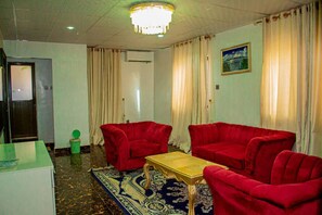 Presidential Suite | Hypo-allergenic bedding, down comforters, Tempur-Pedic beds