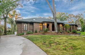Exterior - 2 Mi to Busch Gardens: Retreat in Scenic Community (Tampa)