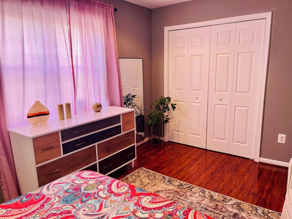 Iron/ironing board, WiFi, bed sheets