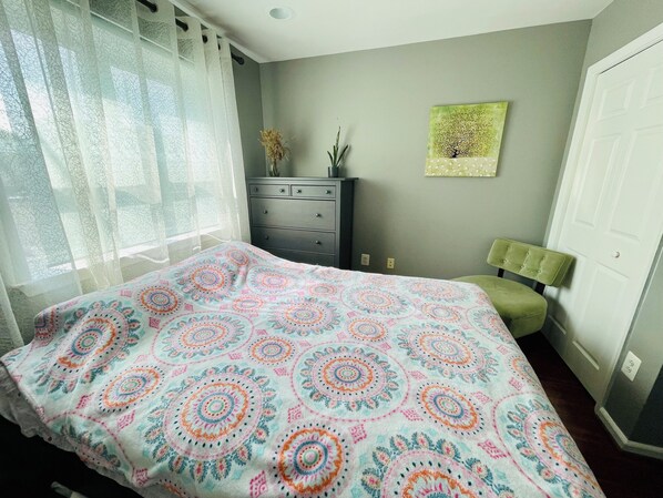 Iron/ironing board, WiFi, bed sheets