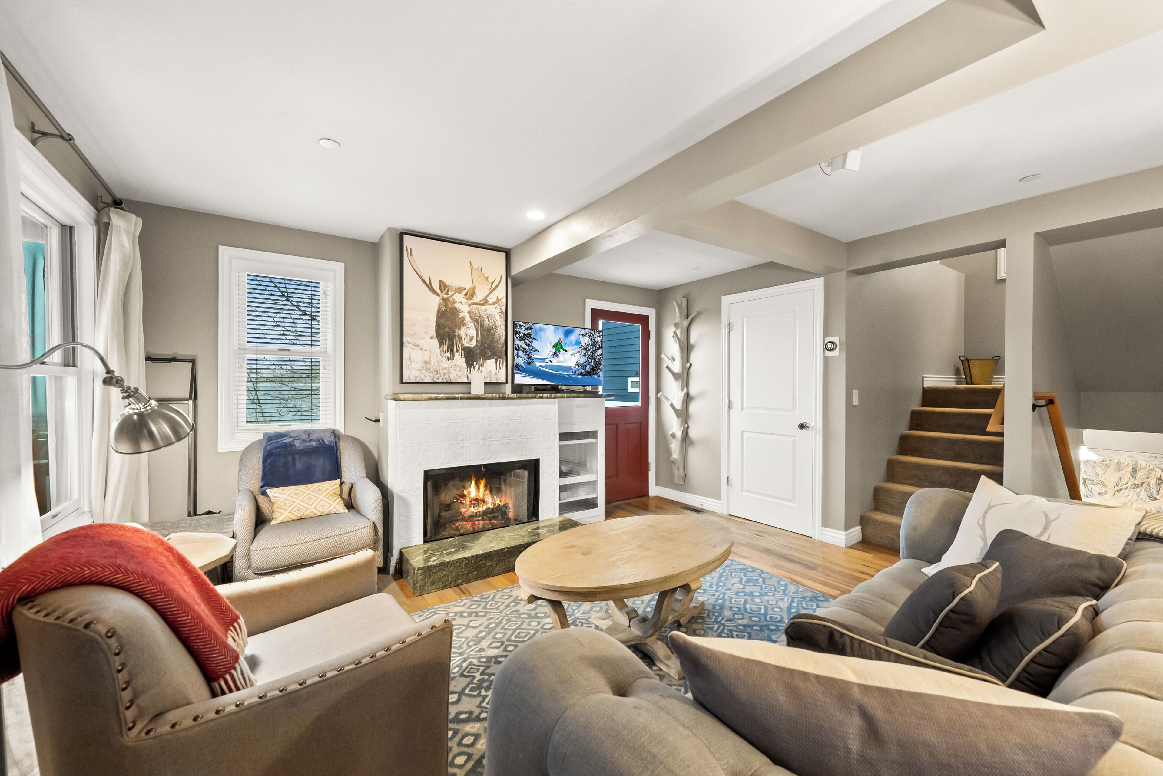 Ontario Adventures, Two Homes Combined  - 6 BR,  Walk to Main Street!  2 Private Decks with Hot Tubs