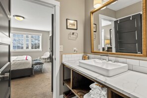 6 Schlafzimmer, Bügeleisen/Bügelbrett, WLAN, Bettwäsche