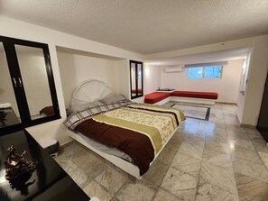 1 bedroom, iron/ironing board, internet, bed sheets