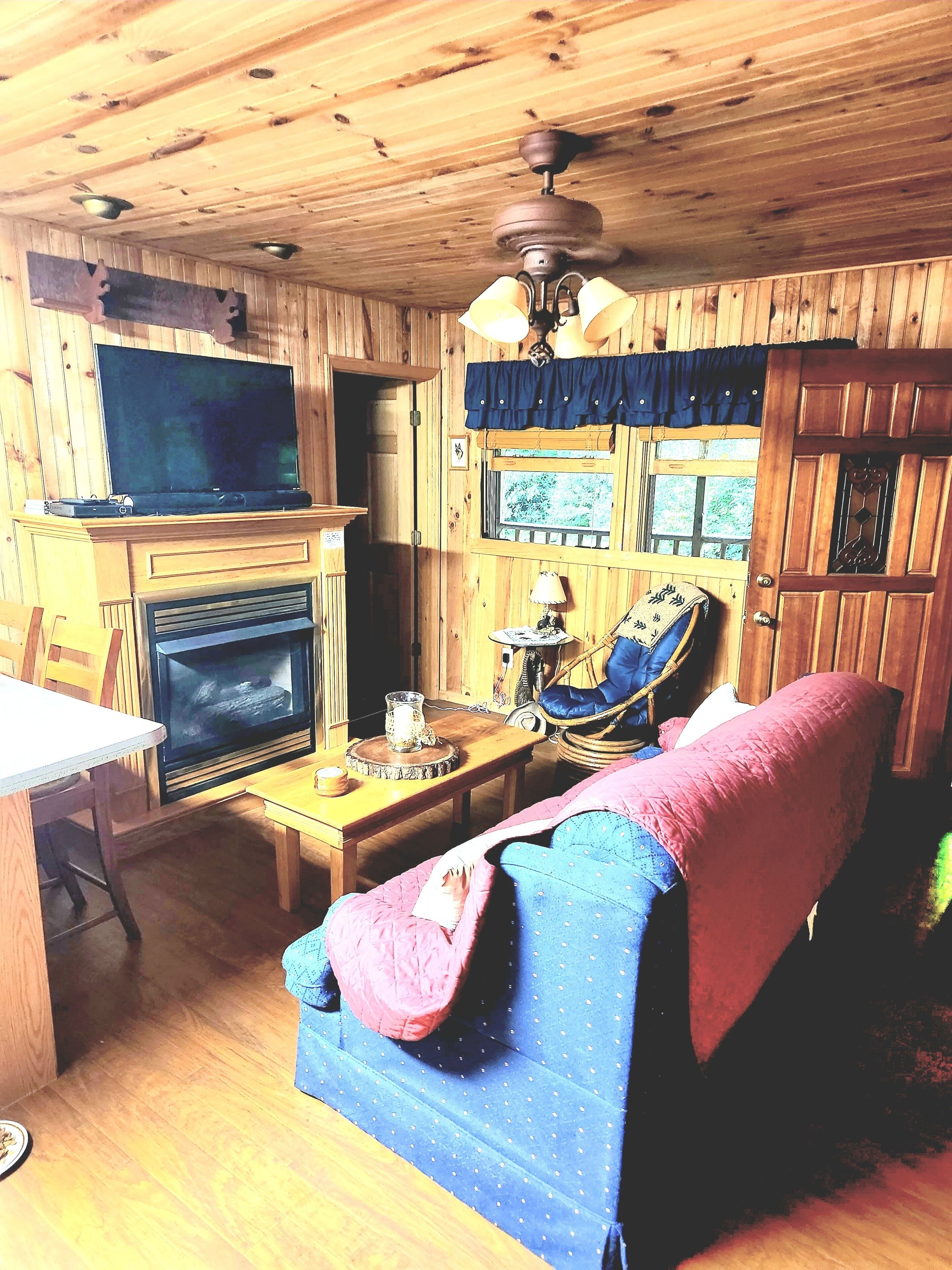 Televisio, takka, DVD-soitin