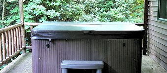 PEACEFUL SECLUDED CABIN IN THE "MOUNTAINS" OF DOE VALLEY! 