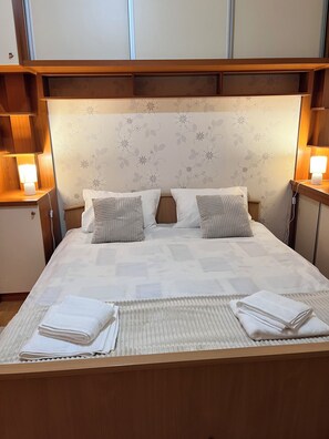 1 chambre, fer et planche à repasser, Wi-Fi, draps fournis