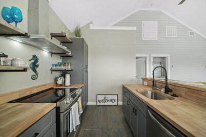 Brand New Home! Pet Friendly! Gulf Views! Playground!