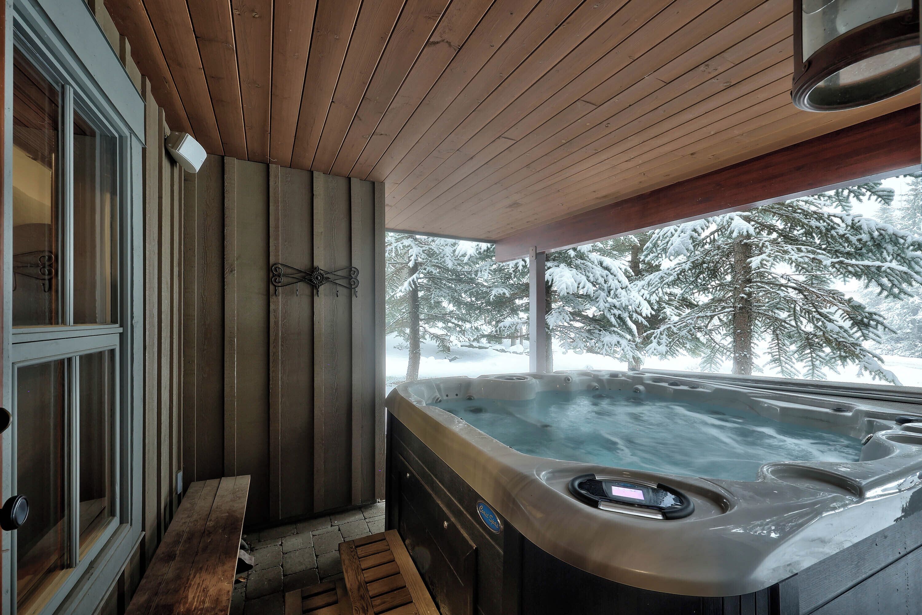 Indoor spa tub