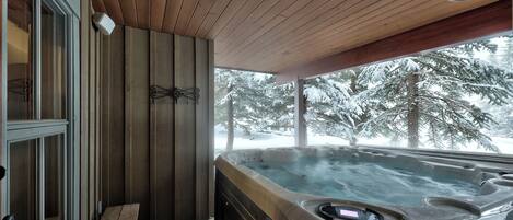 Indoor spa tub