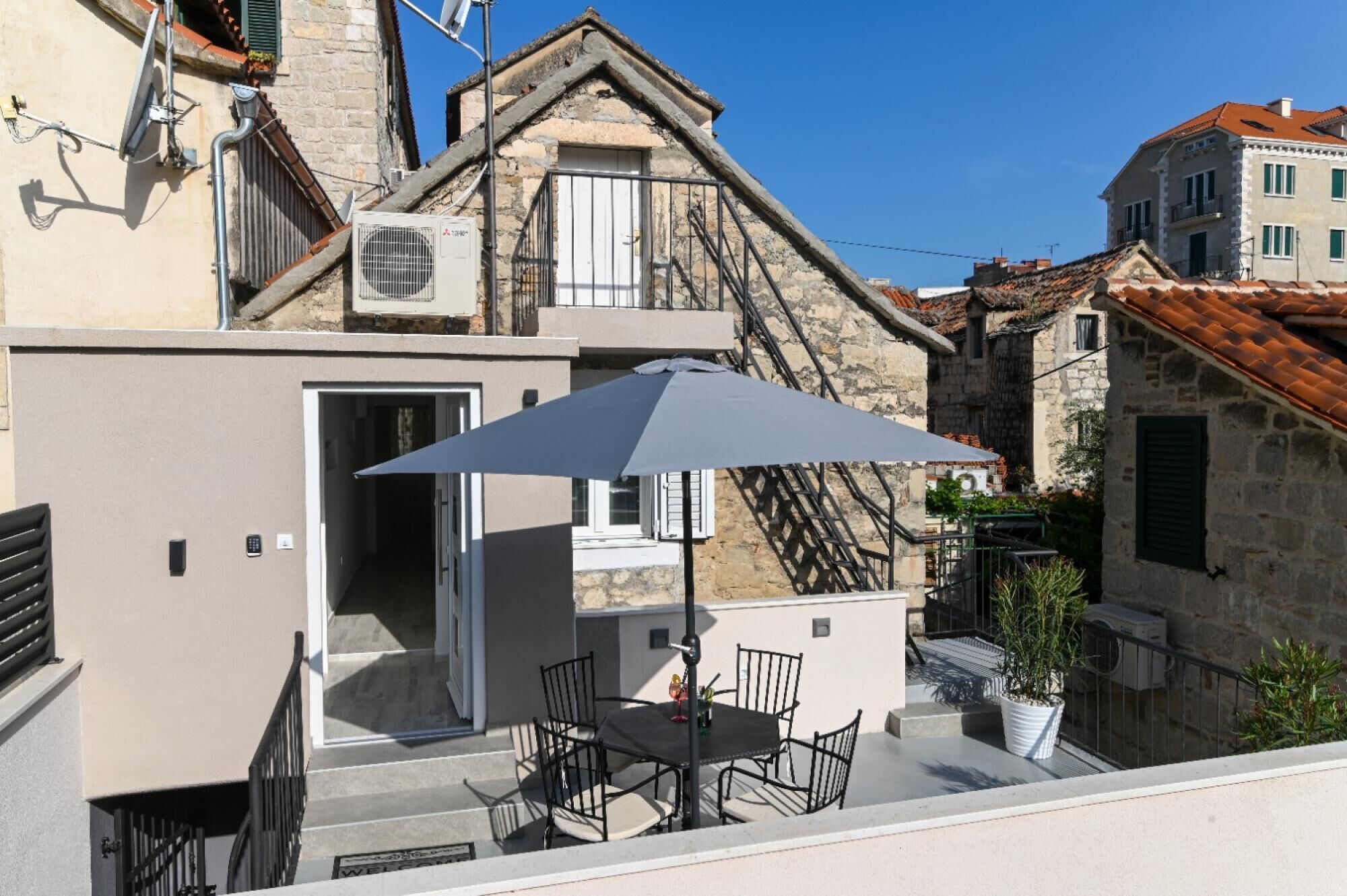 المنشأة من الخارج