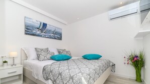 Unclassified image, 4 of 39, button - Apartments Sani - Modern (Split)