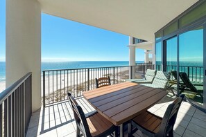 Outdoor dining - The Oasis at Orange Beach 505 | Lazy River & Water Slide | My Beach Getaways (Orange Beach)